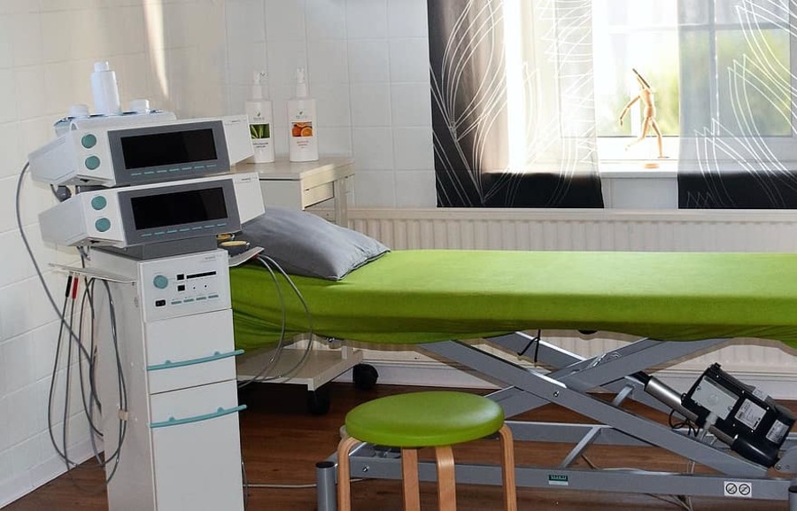 https://sanaterapia.com/wp-content/uploads/2020/08/physiotherapy-electro-therapy-practice-physio-liege-within-furniture-room1.jpg